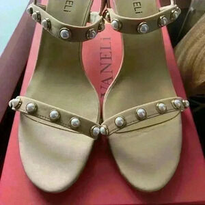 Vaneli Maryke Fabric & Pearl Sandals in Champagne Fabric 9 M